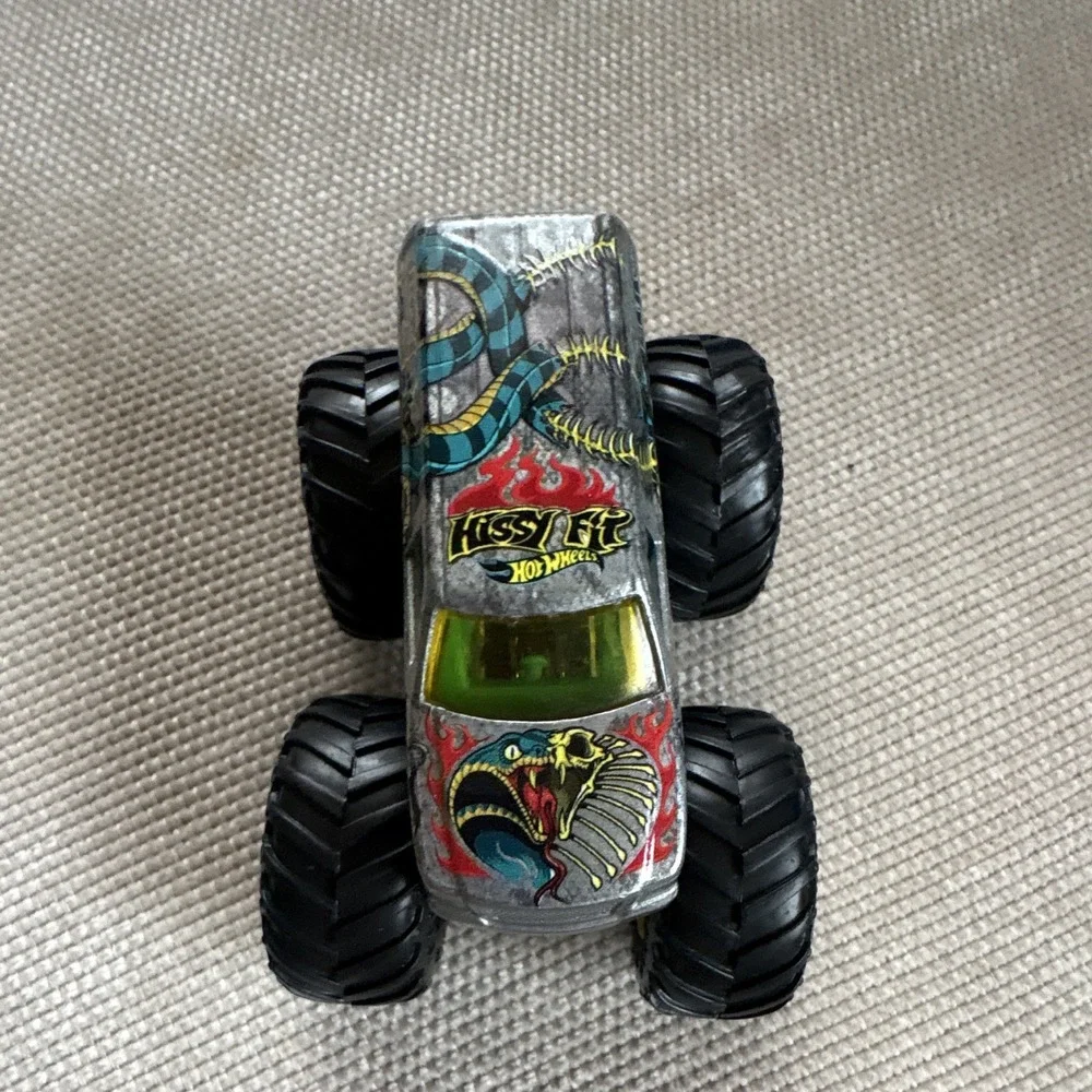 MINT Hot Wheels Monster Truck HISSY FIT 1:64 Gnash & Crash Series 2022